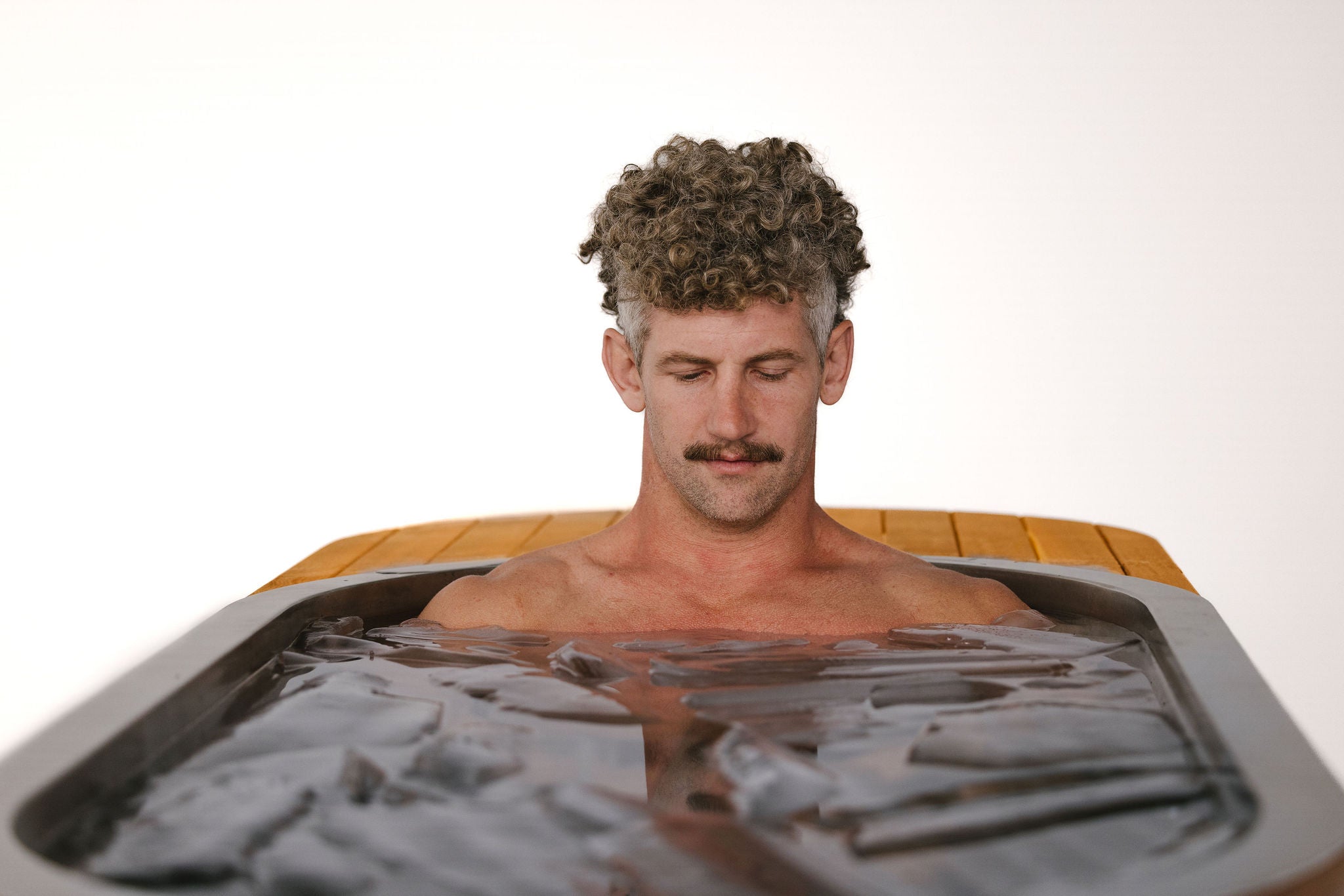 Cold therapy ice bath for infrared sauna recovery