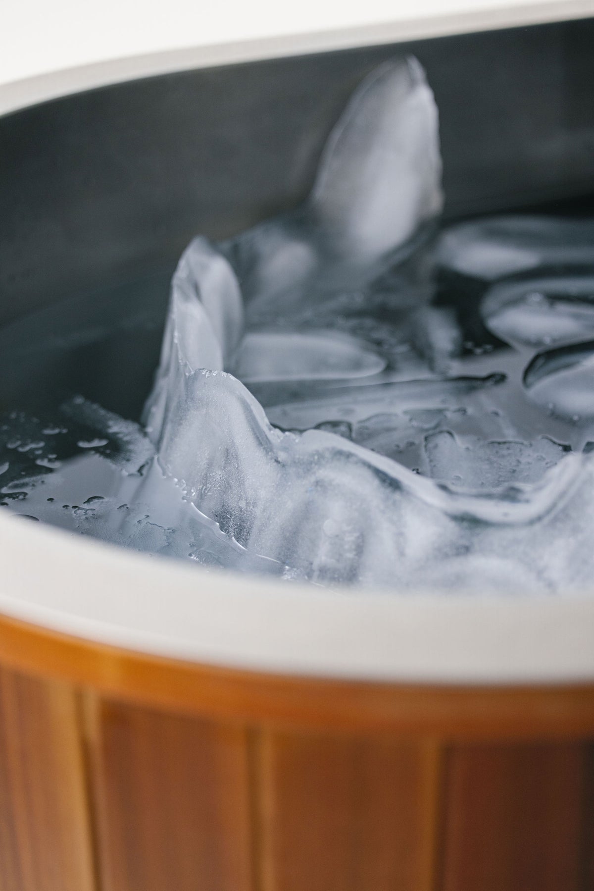 Minimalist cold plunge tub for home cold therapy routines